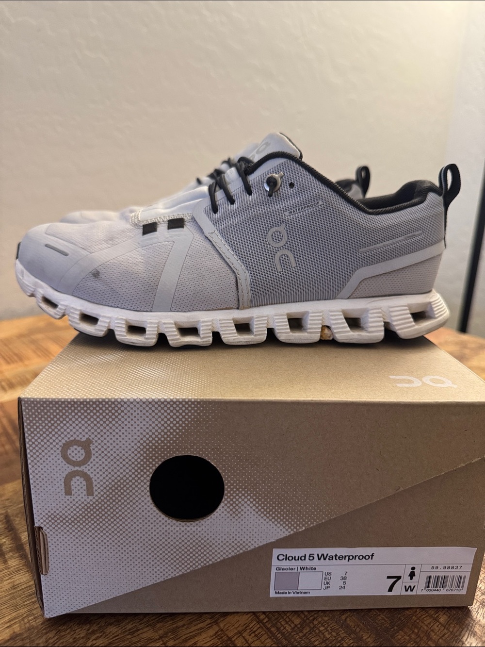 On Running Women's Light Gray and Black Athletic Sneakers - Picture 5 of 5